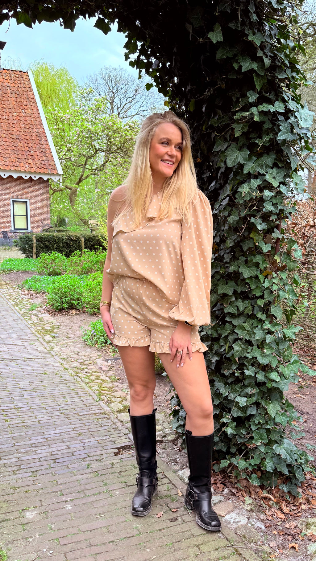 Macy Off Shoulder Beige