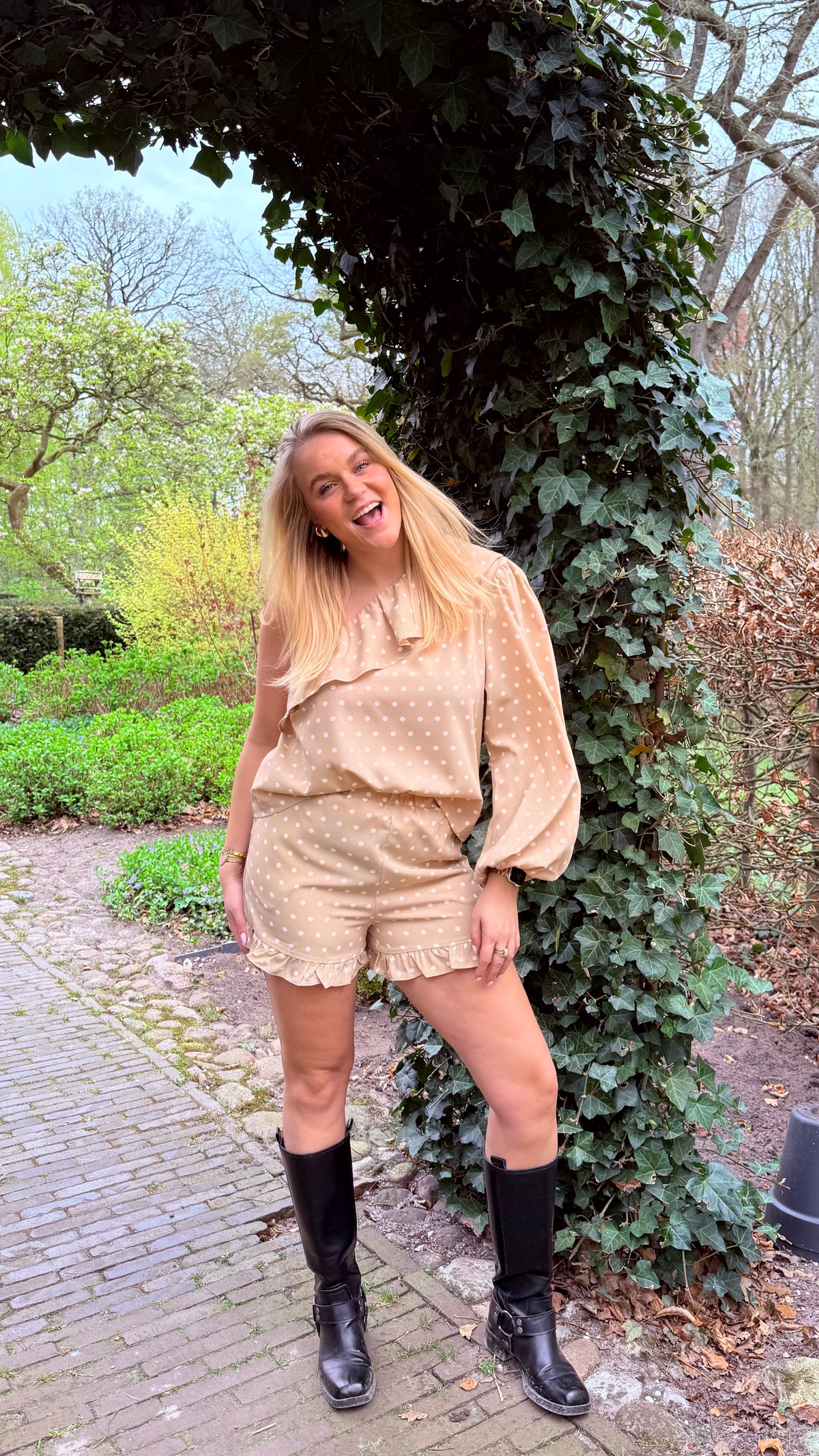 Macy Short Beige
