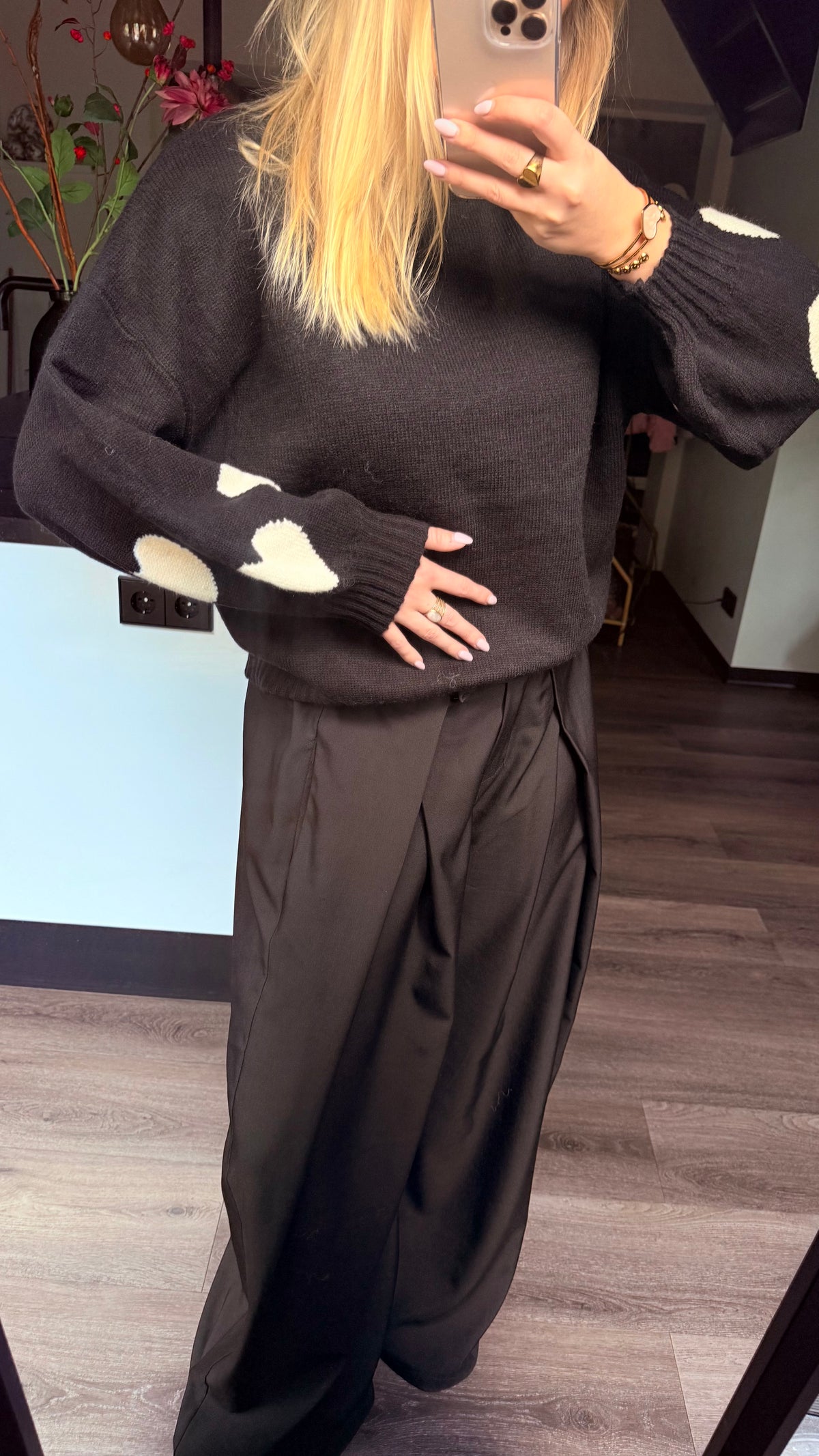 Heart Sleeve Knit Black