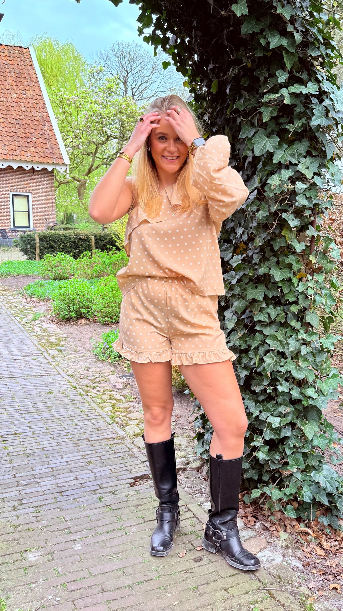 Macy Short Beige